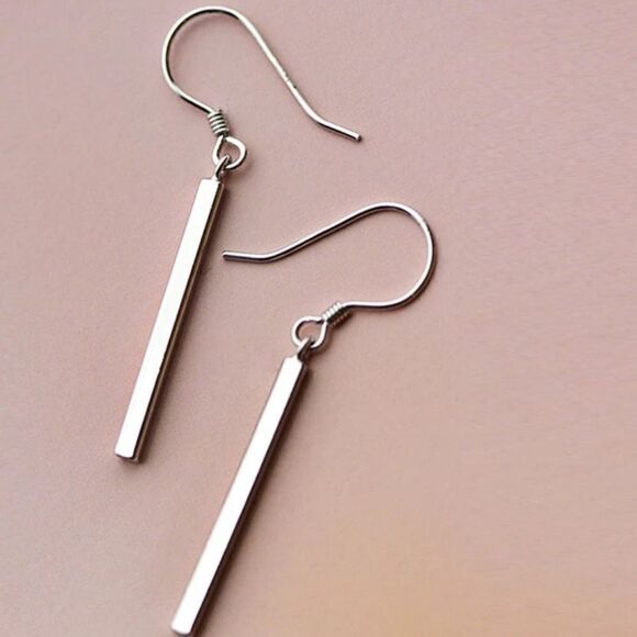 ✨New 925 Sterling Silver Skinny Vertical Bar Earrings - Picture 2 of 6
